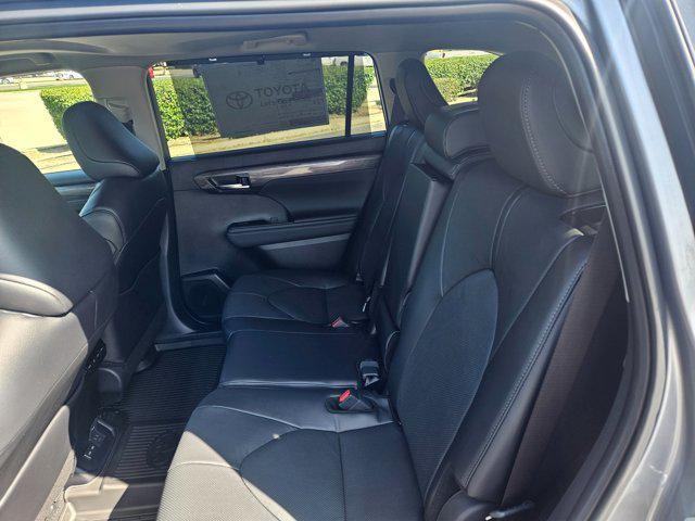 new 2025 Toyota Highlander car, priced at $52,367