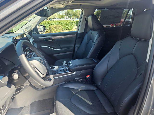 new 2025 Toyota Highlander car, priced at $52,367