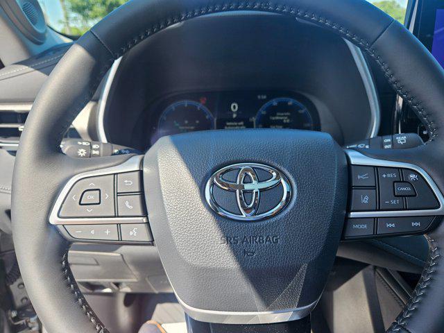 new 2025 Toyota Highlander car, priced at $52,367