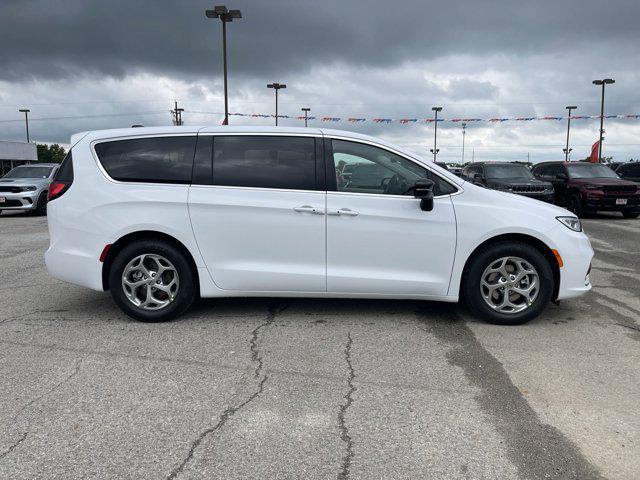 new 2024 Chrysler Pacifica car, priced at $40,425