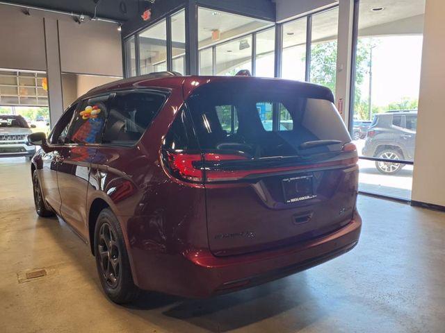 used 2021 Chrysler Pacifica Hybrid car, priced at $27,000