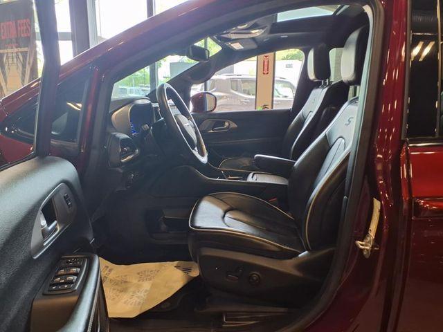 used 2021 Chrysler Pacifica Hybrid car, priced at $27,000
