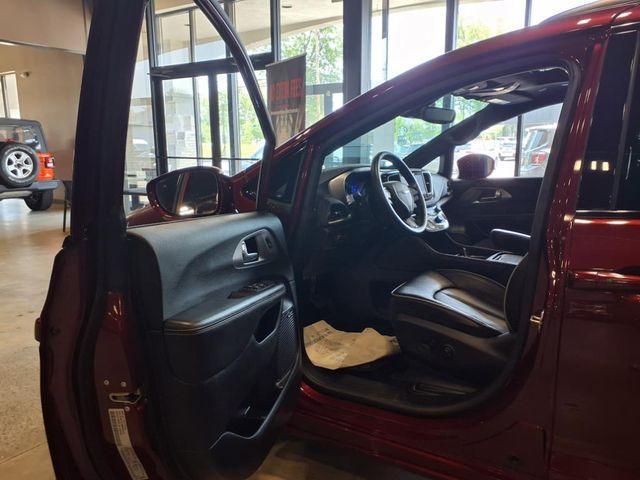 used 2021 Chrysler Pacifica Hybrid car, priced at $27,000