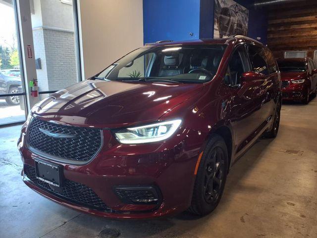 used 2021 Chrysler Pacifica Hybrid car, priced at $27,000