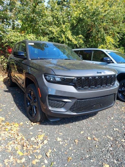 new 2025 Jeep Grand Cherokee car, priced at $46,675