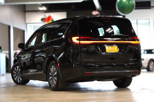 used 2023 Chrysler Pacifica Hybrid car, priced at $39,000