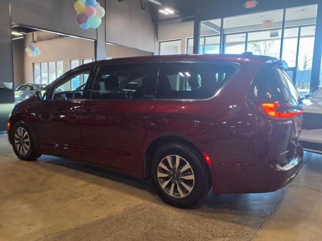used 2023 Chrysler Pacifica Hybrid car, priced at $29,200