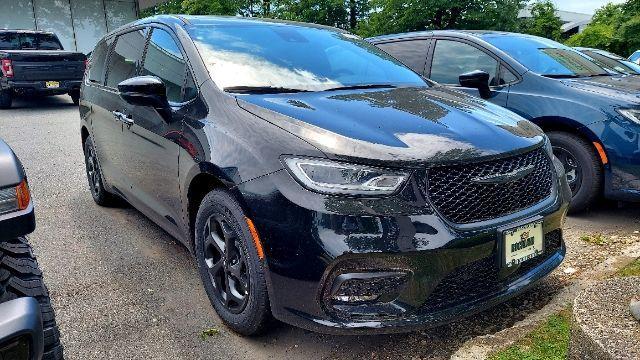 new 2023 Chrysler Pacifica Hybrid car, priced at $54,830