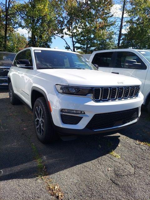 new 2025 Jeep Grand Cherokee car, priced at $46,675