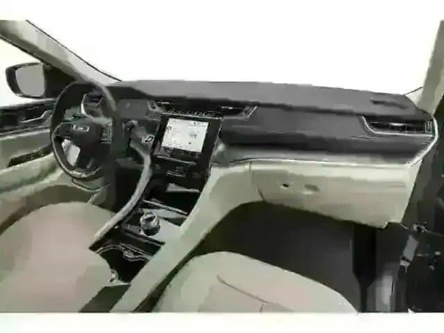 new 2025 Jeep Grand Cherokee car, priced at $47,196