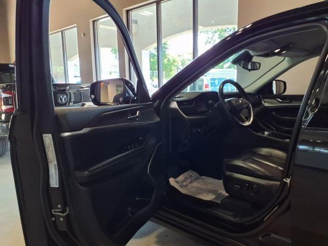 used 2022 Jeep Grand Cherokee car, priced at $30,400