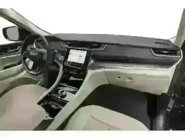 new 2025 Jeep Grand Cherokee car, priced at $47,196