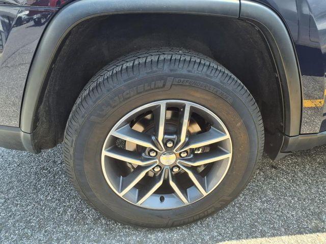 used 2017 Jeep Grand Cherokee car, priced at $14,000