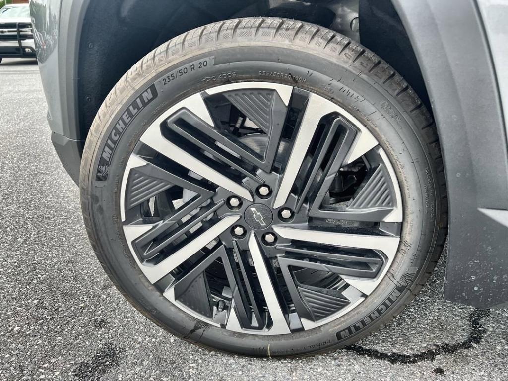 new 2026 Chevrolet Equinox car, priced at $38,680