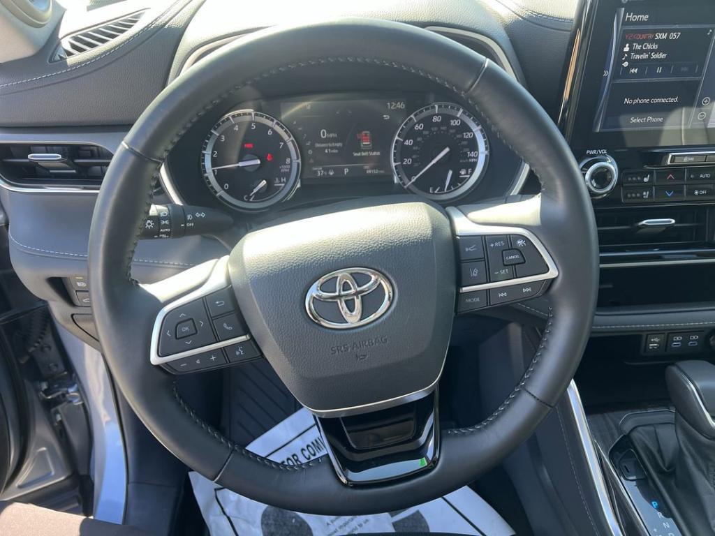 used 2022 Toyota Highlander car, priced at $38,300