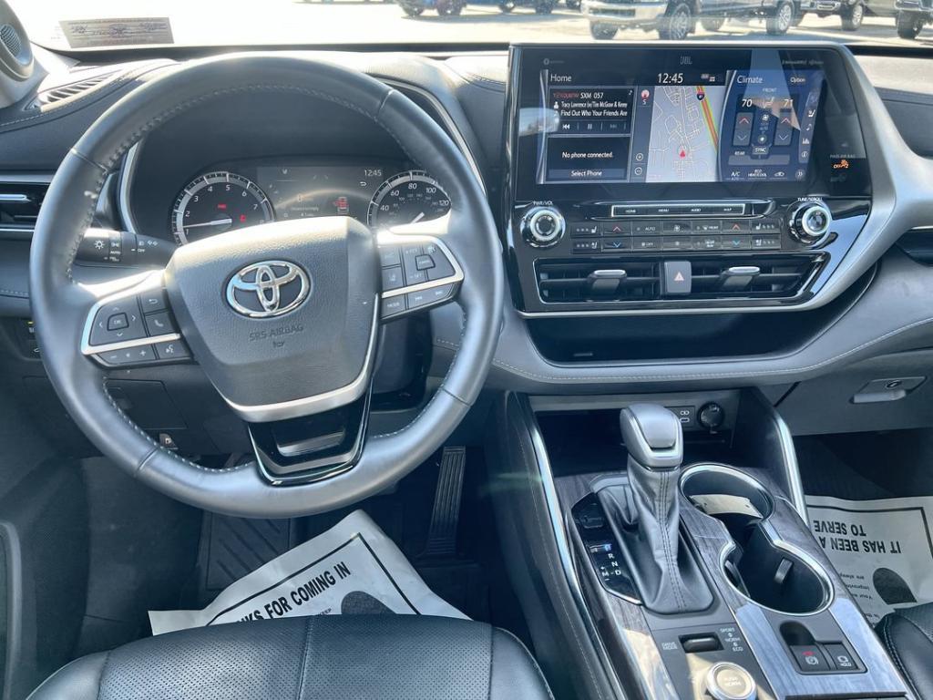 used 2022 Toyota Highlander car, priced at $38,300