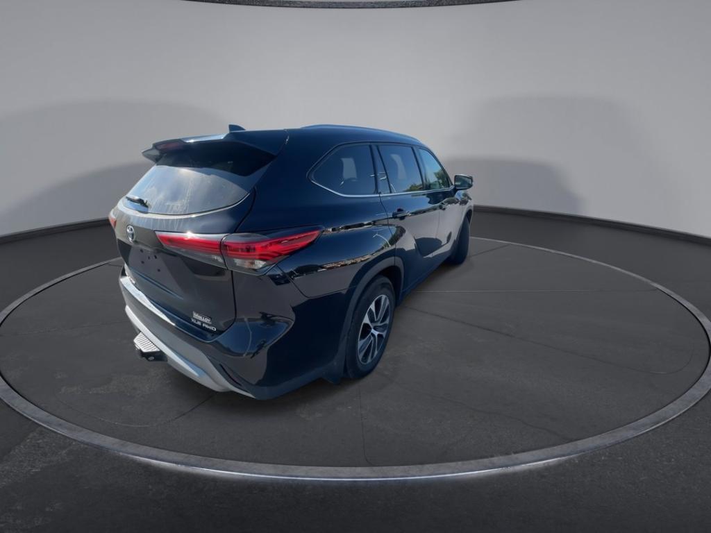 used 2022 Toyota Highlander car, priced at $23,000