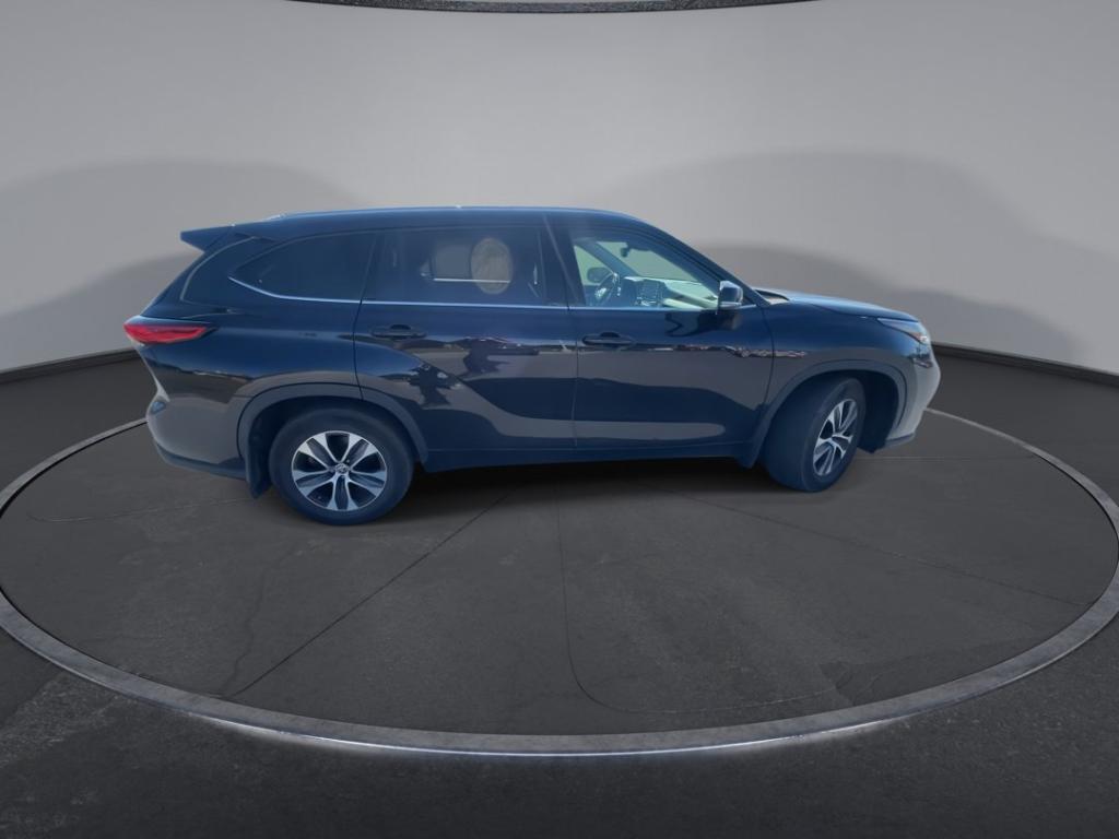 used 2022 Toyota Highlander car, priced at $23,000