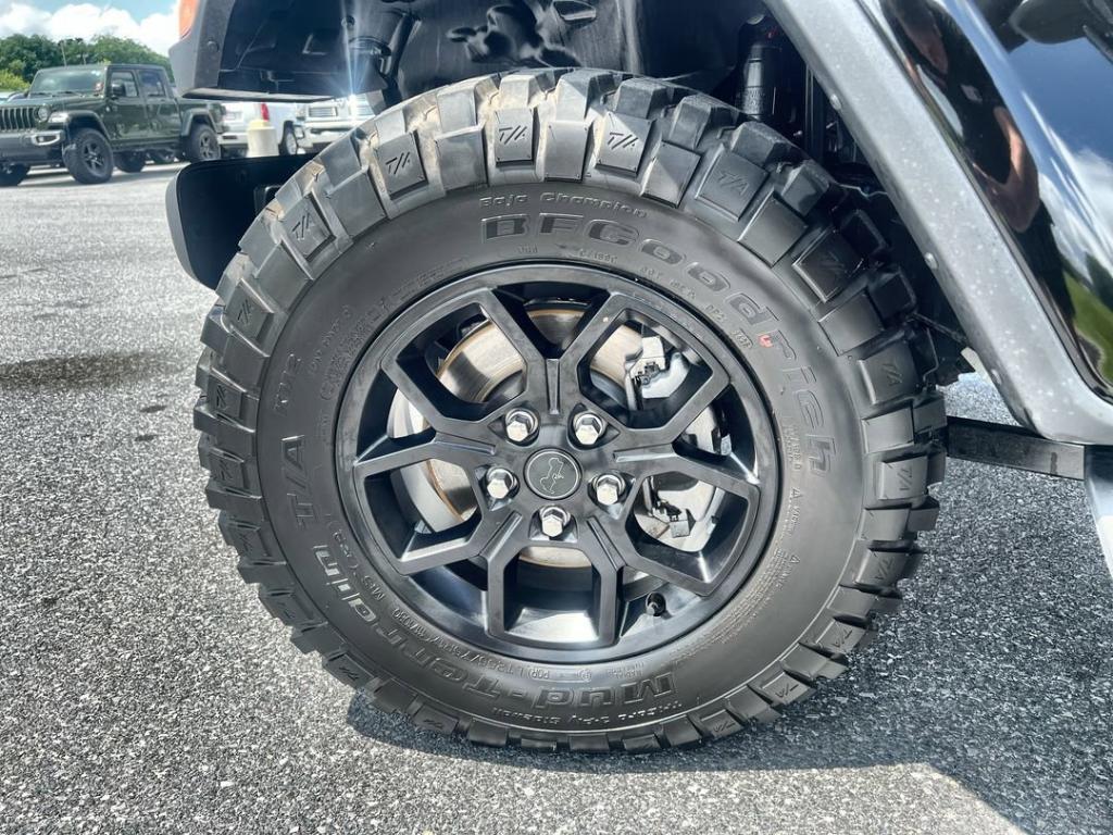 used 2025 Jeep Gladiator car, priced at $43,900