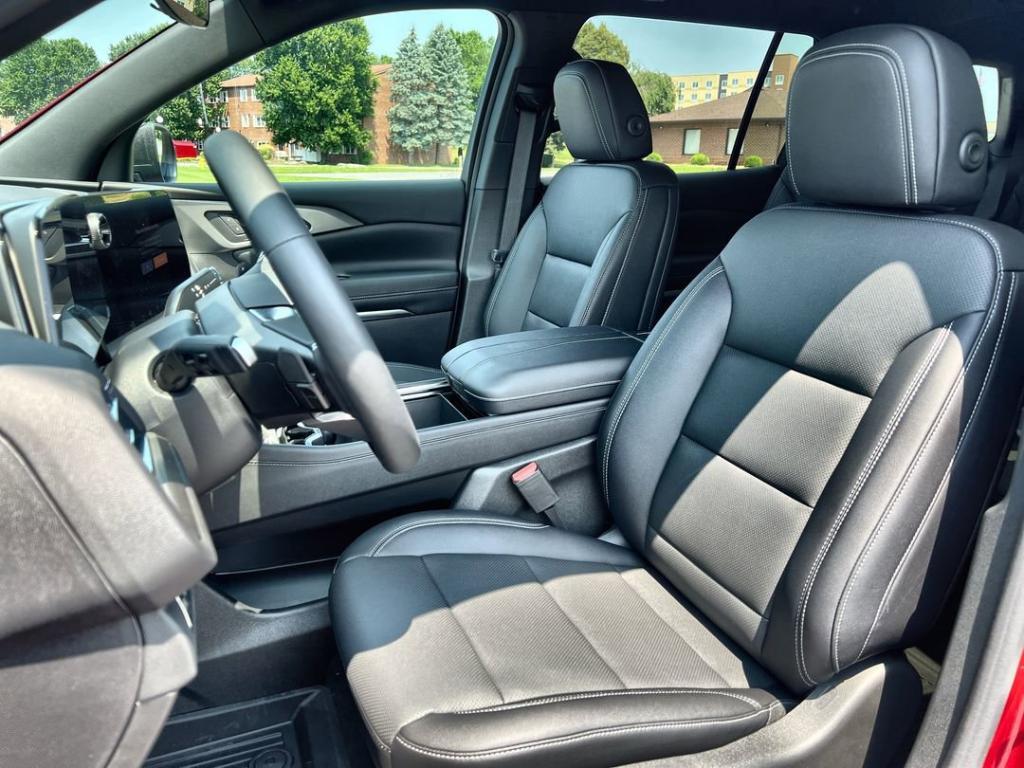 new 2025 Chevrolet Traverse car, priced at $48,640