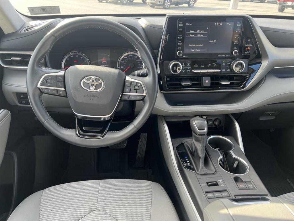 used 2020 Toyota Highlander car, priced at $28,900