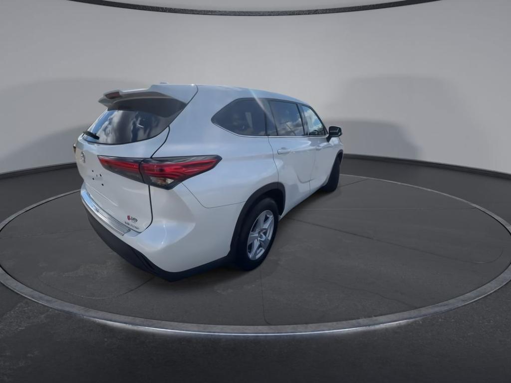 used 2020 Toyota Highlander car, priced at $28,900