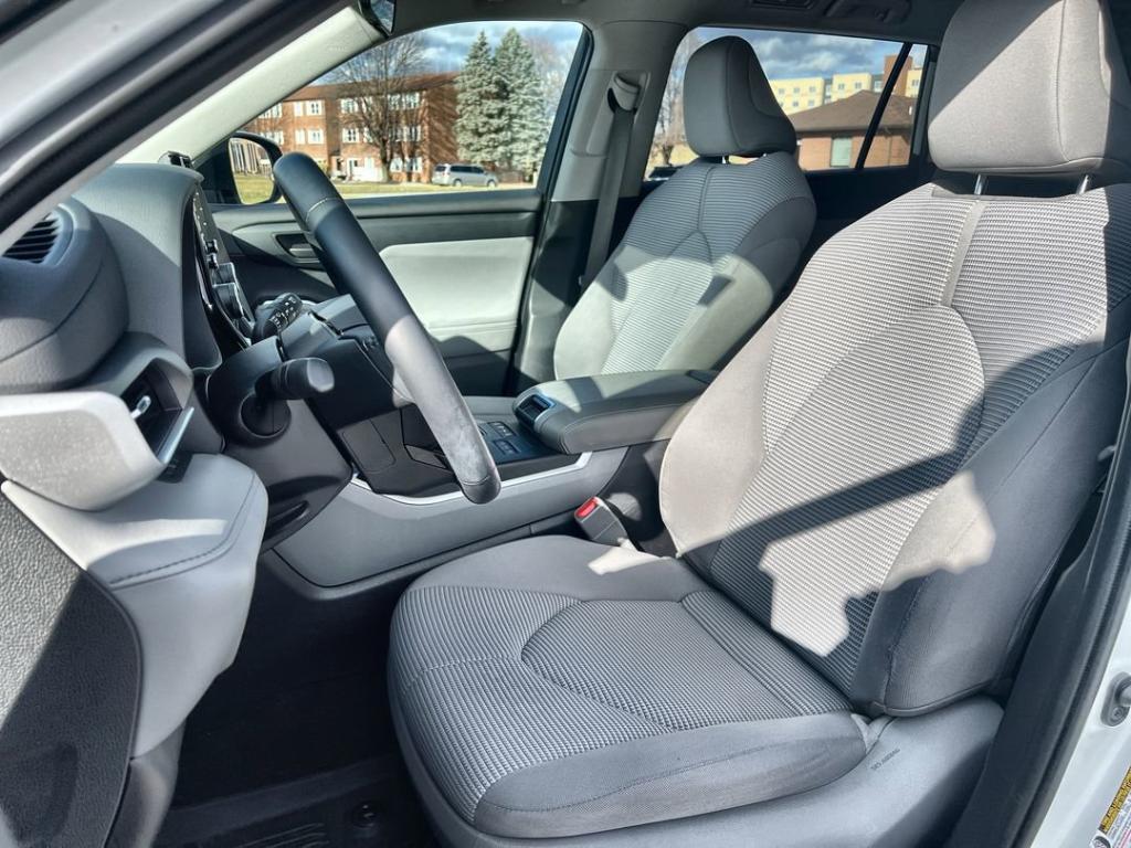 used 2020 Toyota Highlander car, priced at $28,900