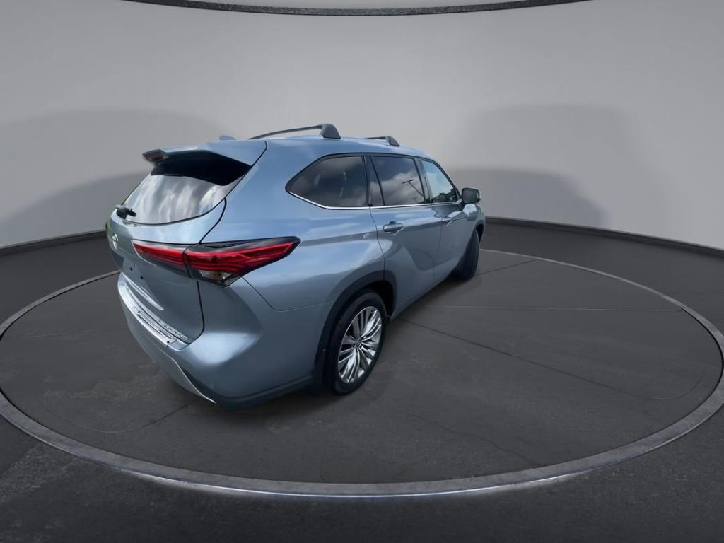 used 2022 Toyota Highlander car, priced at $46,400