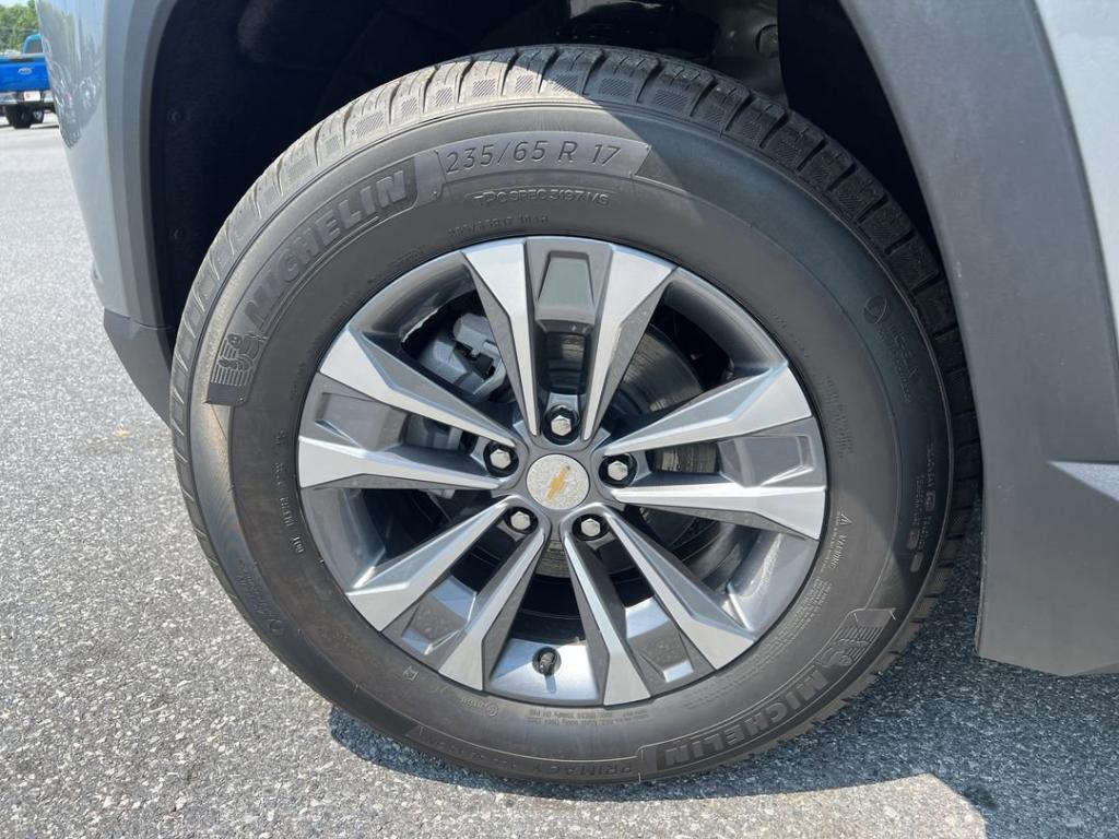 new 2026 Chevrolet Equinox car, priced at $30,330