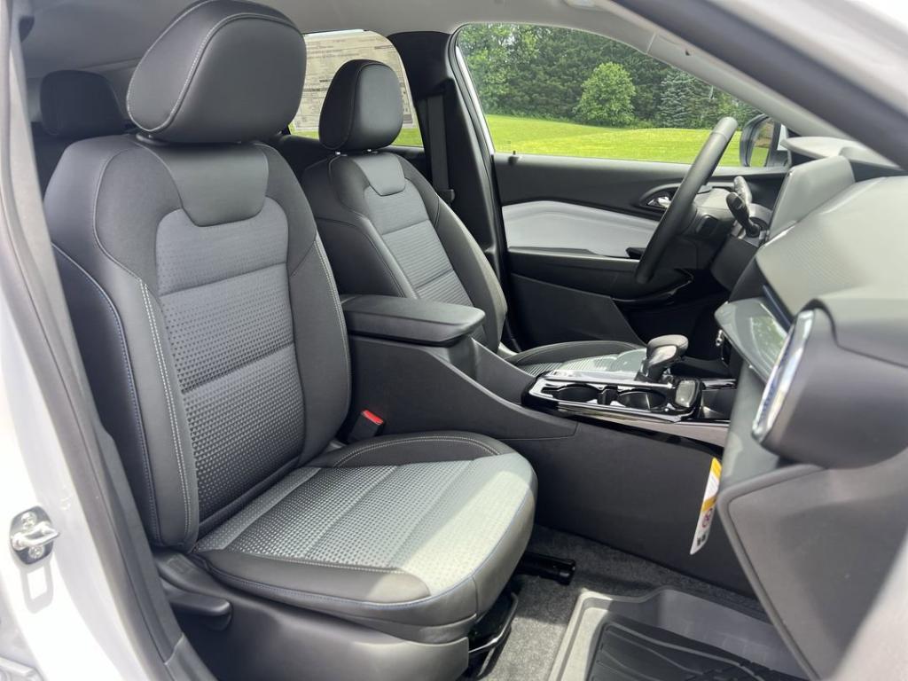new 2025 Chevrolet Trax car, priced at $25,255