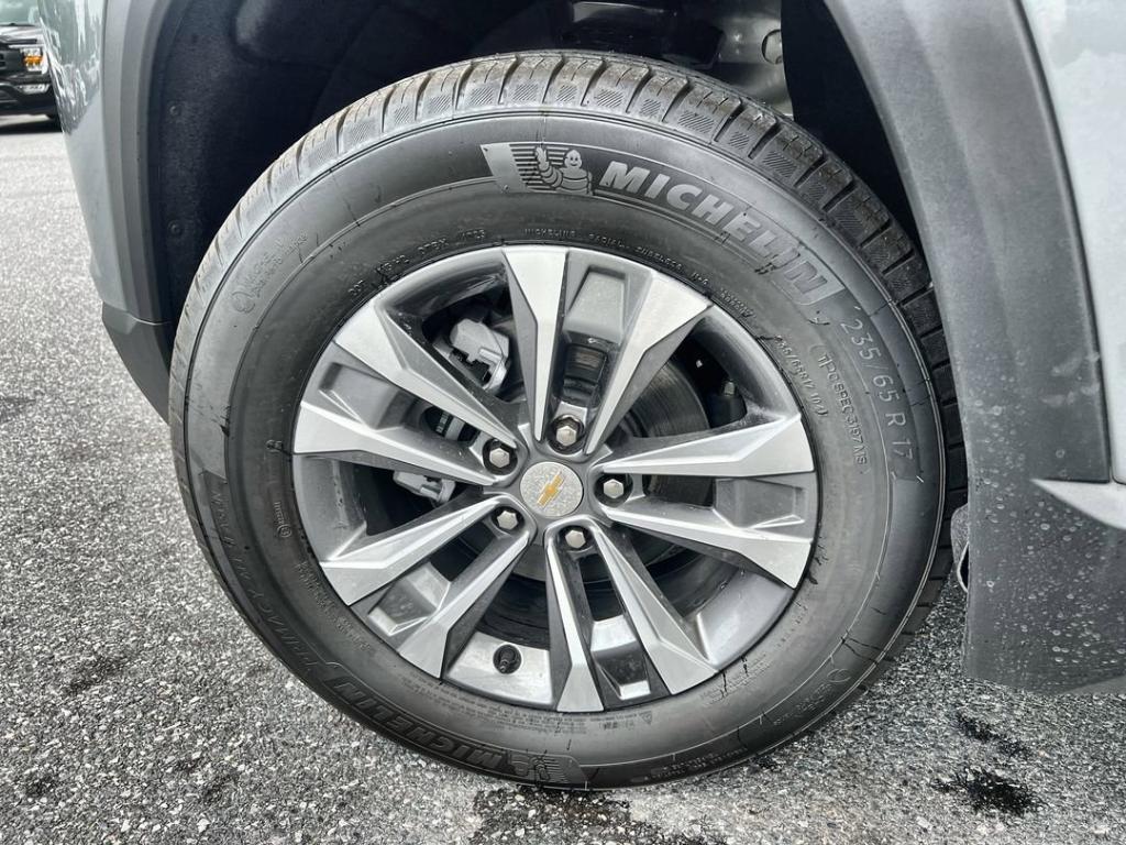 new 2026 Chevrolet Equinox car, priced at $30,490