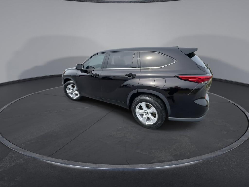 used 2022 Toyota Highlander car, priced at $29,900