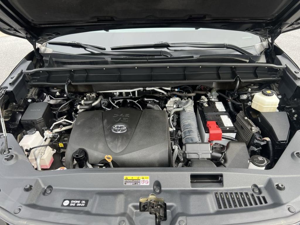 used 2022 Toyota Highlander car, priced at $29,900