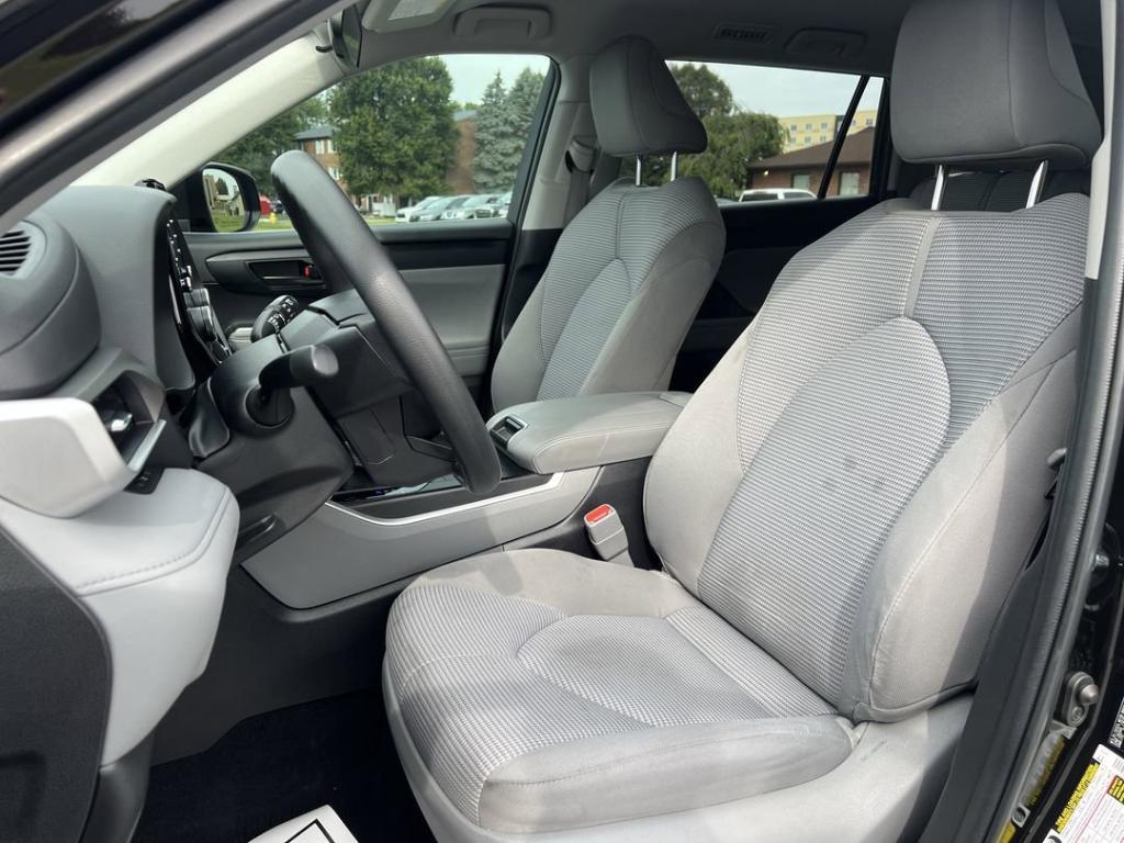 used 2022 Toyota Highlander car, priced at $29,900