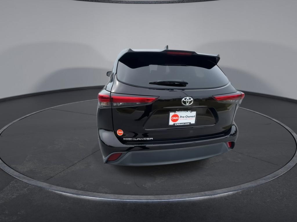used 2022 Toyota Highlander car, priced at $29,900