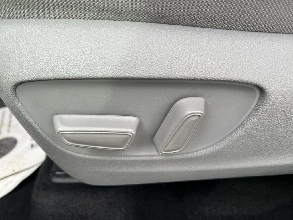 used 2022 Toyota Highlander car, priced at $29,900