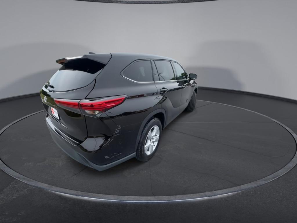 used 2022 Toyota Highlander car, priced at $29,900