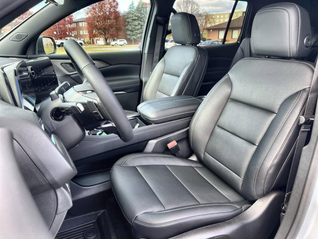 new 2026 Chevrolet Traverse car, priced at $52,600