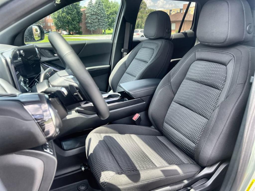 new 2026 Chevrolet Equinox car, priced at $28,300