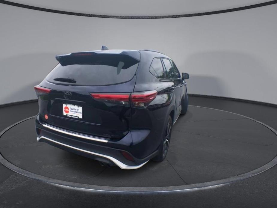 used 2022 Toyota Highlander car, priced at $38,200
