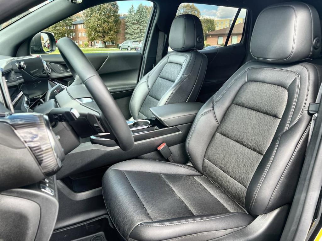 new 2026 Chevrolet Equinox car, priced at $33,795