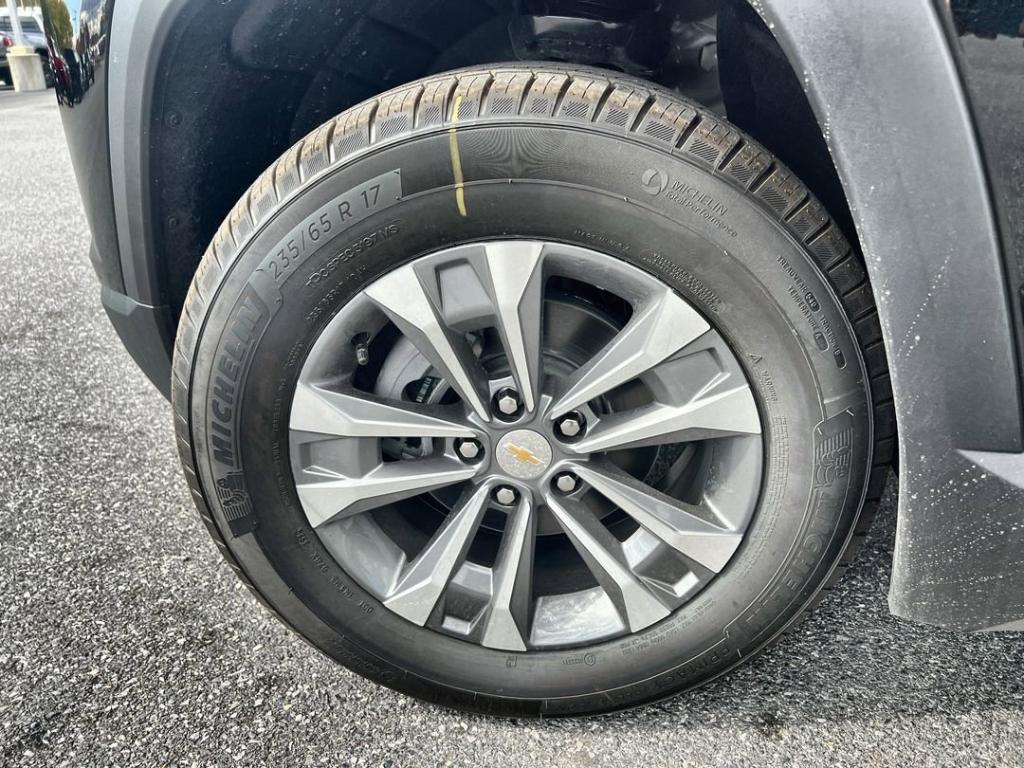 new 2026 Chevrolet Equinox car, priced at $33,795