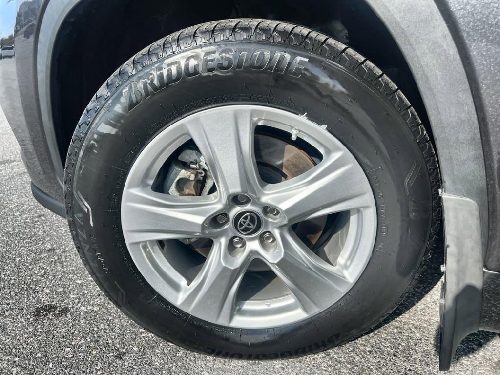 used 2023 Toyota Highlander car, priced at $34,900