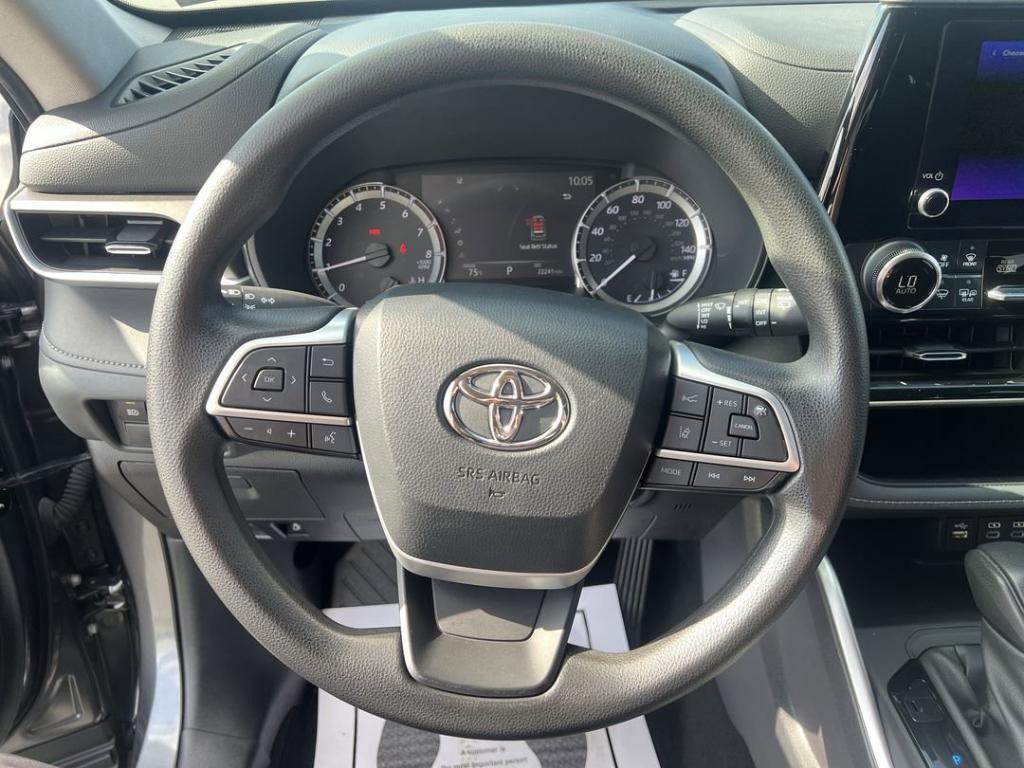 used 2023 Toyota Highlander car, priced at $34,900