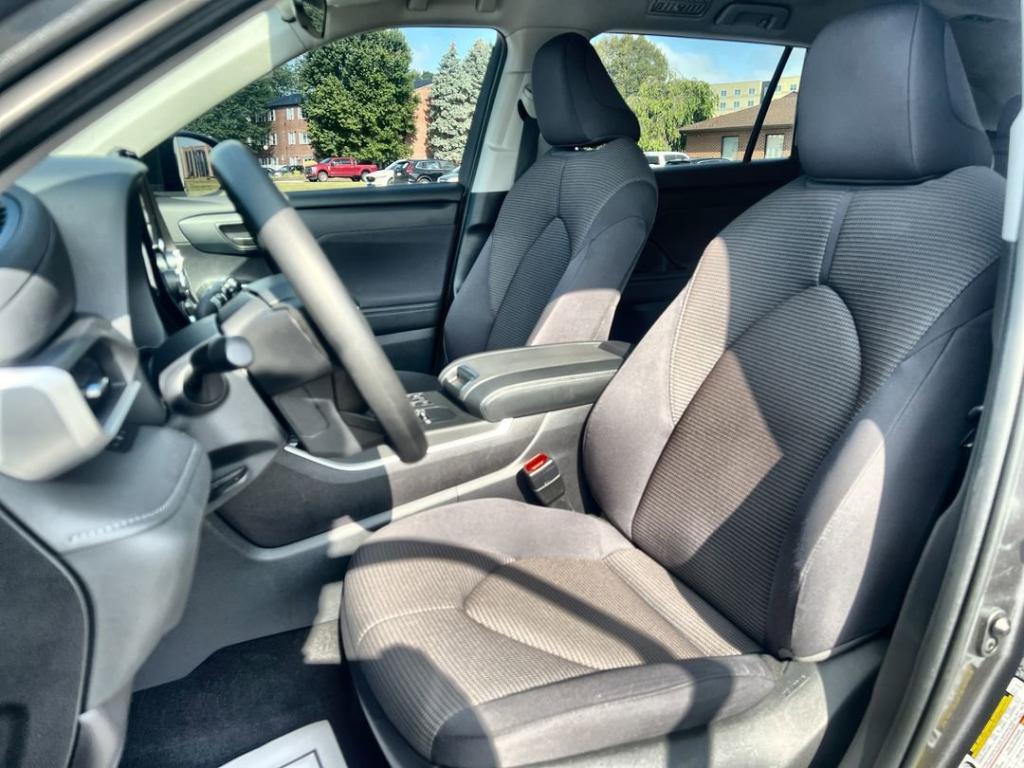 used 2023 Toyota Highlander car, priced at $34,900