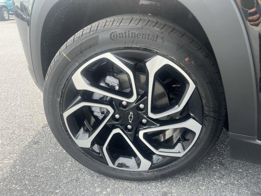 new 2025 Chevrolet Trax car, priced at $27,080
