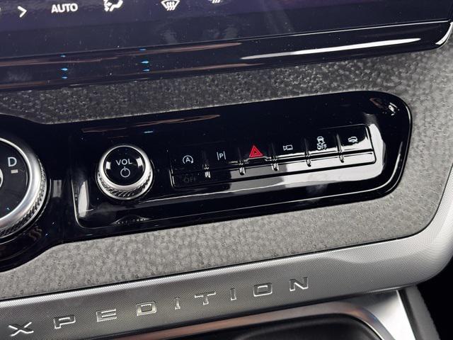 new 2025 Ford Expedition car, priced at $82,409