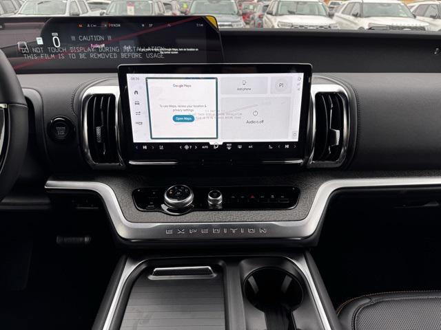 new 2025 Ford Expedition car, priced at $82,409