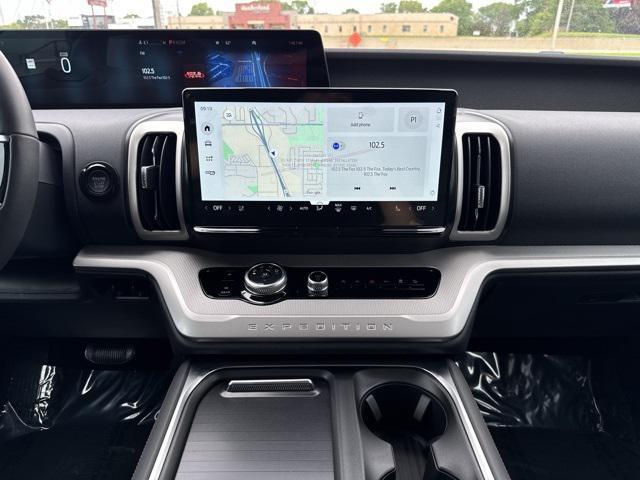 new 2025 Ford Expedition car, priced at $72,150