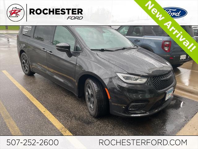 used 2022 Chrysler Pacifica Hybrid car, priced at $25,553